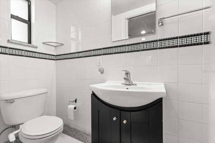 Image No.24-5 Bed House for sale