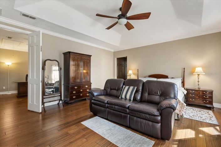 Image No.36-5 Bed House for sale