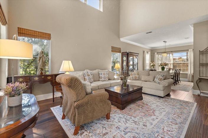 Image No.6-5 Bed House for sale