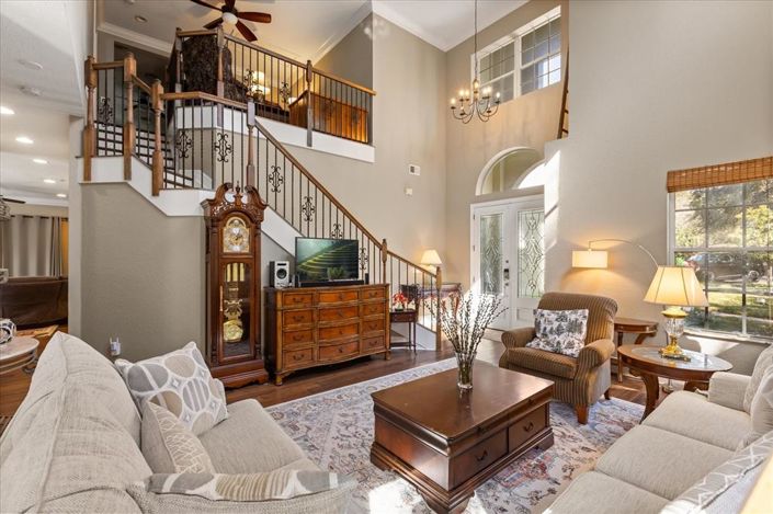 Image No.8-5 Bed House for sale