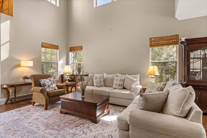 Image No.9-5 Bed House for sale