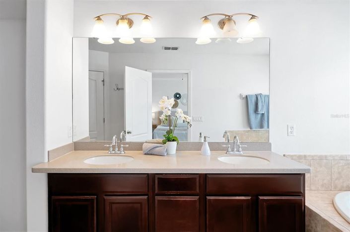 Image No.24-3 Bed Townhouse for sale