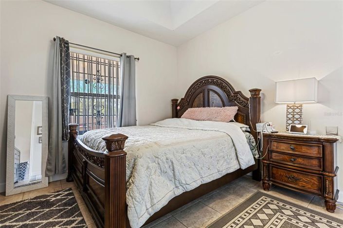 Image No.18-4 Bed House for sale