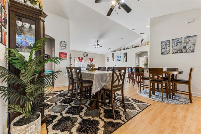 Image No.2-4 Bed House for sale