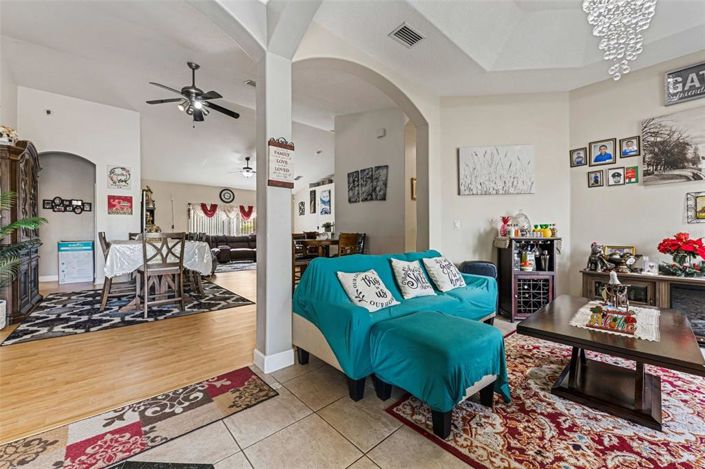 Image No.6-4 Bed House for sale