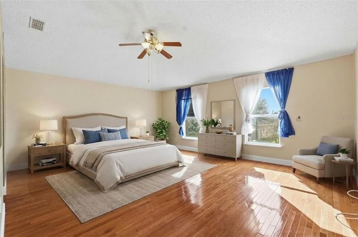 Image No.20-4 Bed House for sale