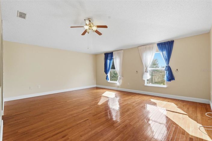 Image No.21-4 Bed House for sale