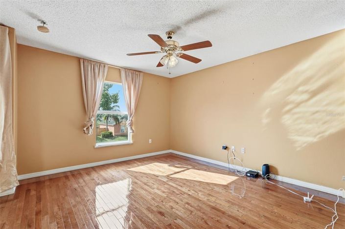 Image No.32-4 Bed House for sale