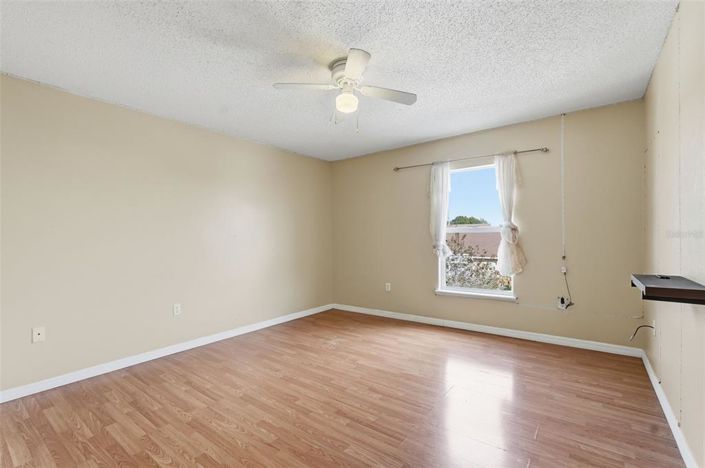 Image No.35-4 Bed House for sale