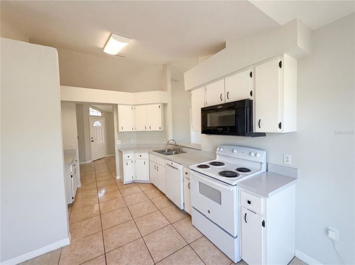 Image No.10-3 Bed House for sale