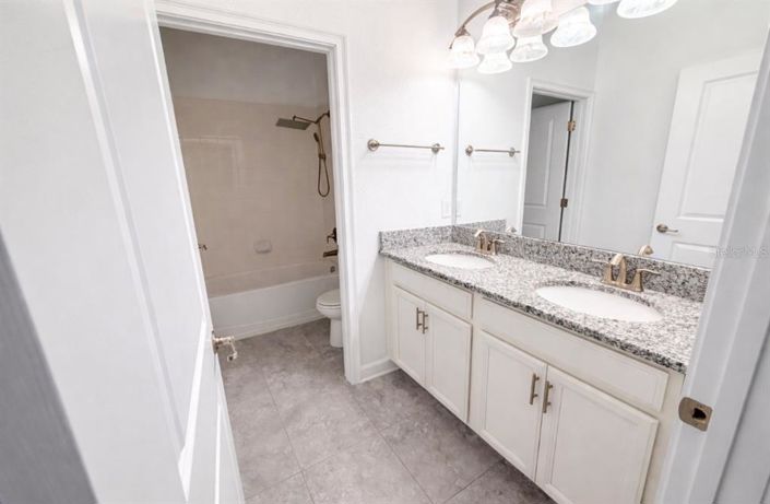 Image No.8-4 Bed House for sale