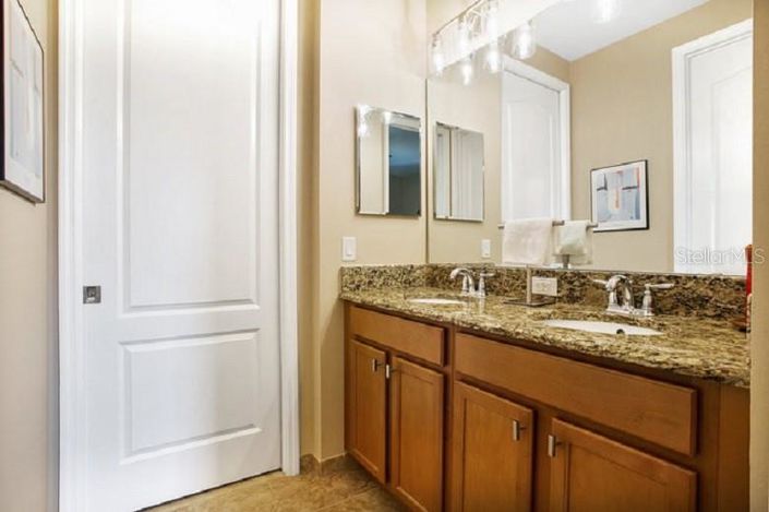 Image No.17-5 Bed House for sale