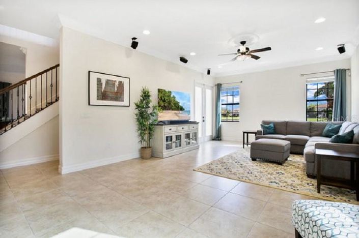 Image No.8-5 Bed House for sale