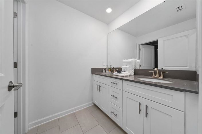 Image No.24-4 Bed Townhouse for sale