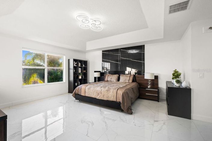 Image No.25-5 Bed House for sale