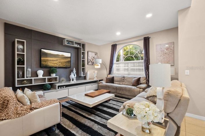 Image No.6-5 Bed House for sale