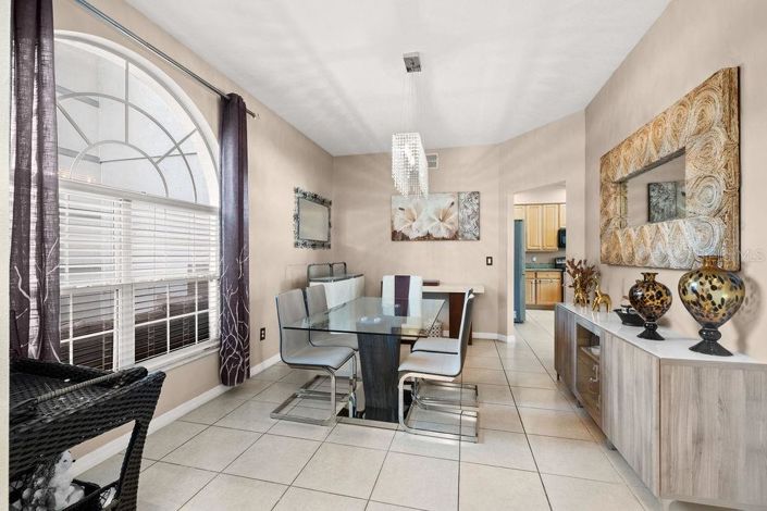 Image No.8-5 Bed House for sale