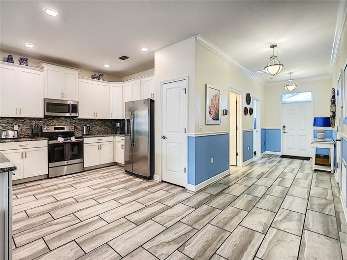 Image No.4-8 Bed House for sale