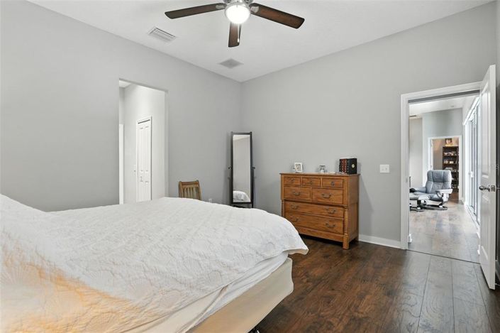 Image No.18-4 Bed House for sale