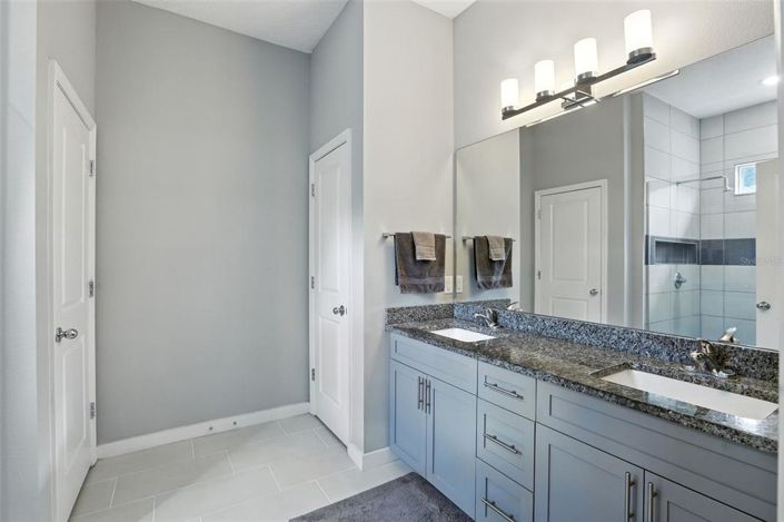 Image No.20-4 Bed House for sale