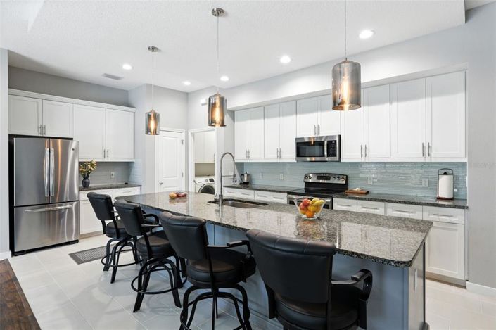 Image No.8-4 Bed House for sale