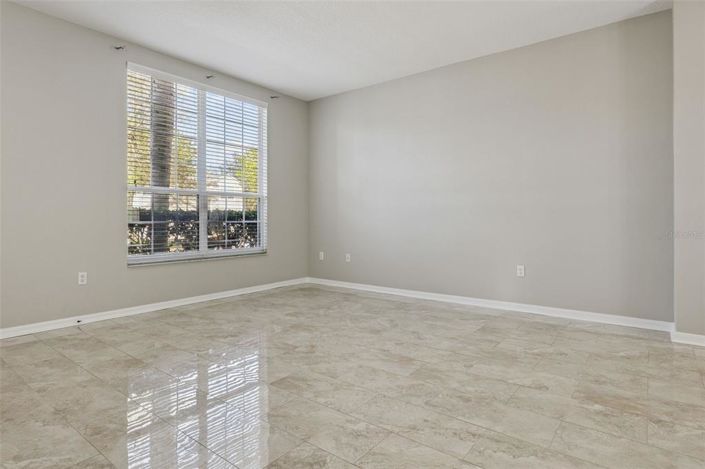 Image No.16-4 Bed House for sale