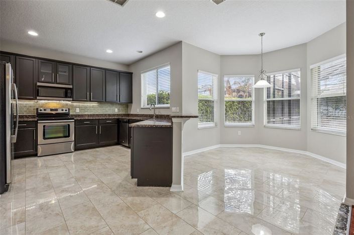 Image No.19-4 Bed House for sale