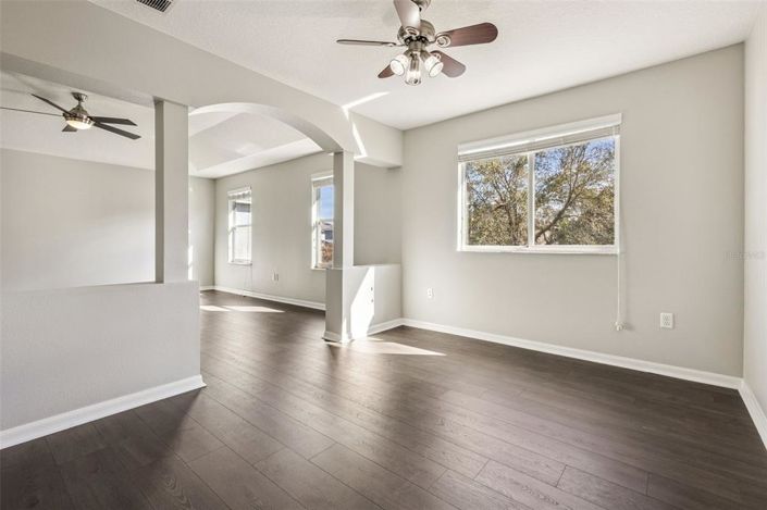 Image No.30-4 Bed House for sale