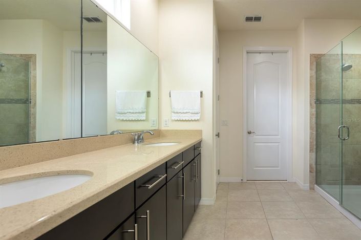 Image No.18-4 Bed House for sale