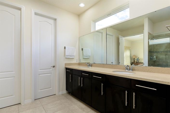 Image No.19-4 Bed House for sale