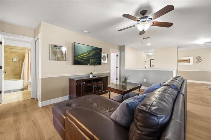 Image No.27-8 Bed House for sale