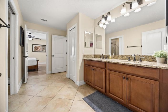 Image No.49-8 Bed House for sale