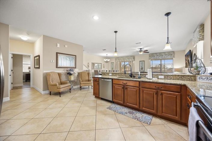 Image No.5-8 Bed House for sale