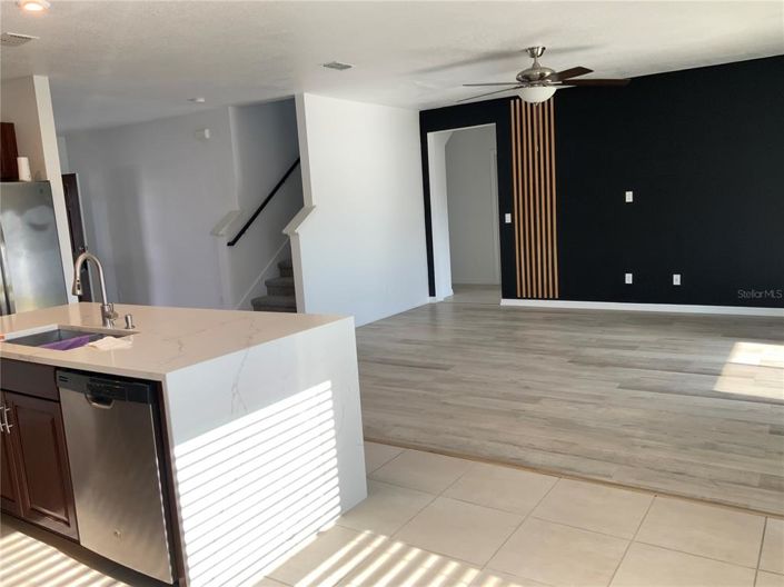 Image No.8-5 Bed House for sale