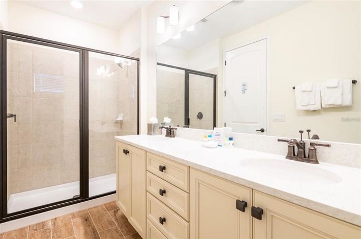 Image No.20-4 Bed House for sale