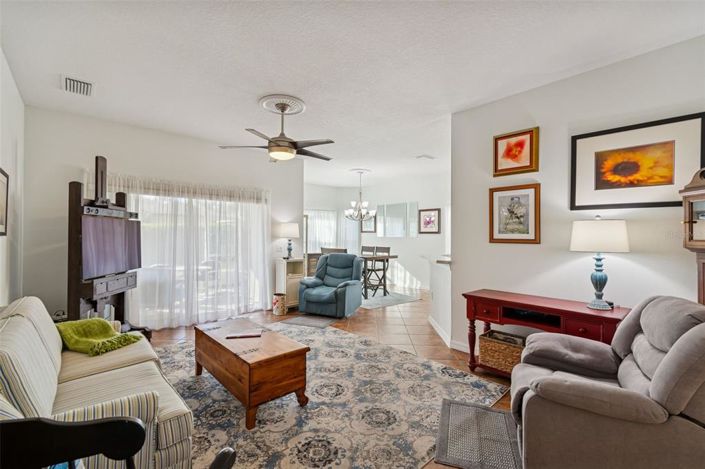 Image No.8-2 Bed House for sale