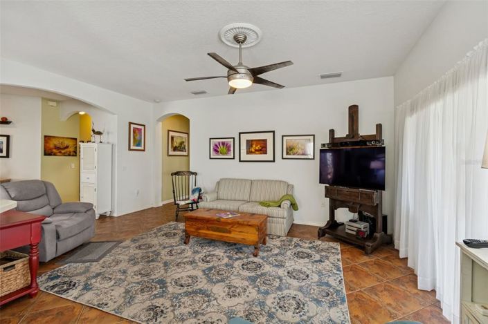 Image No.9-2 Bed House for sale