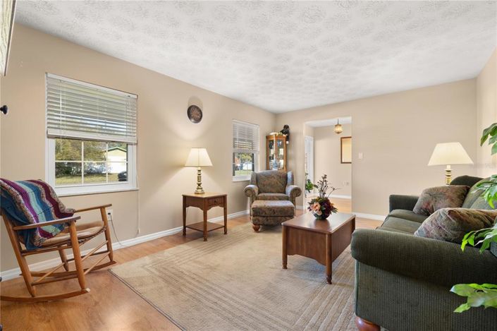 Image No.12-4 Bed House for sale