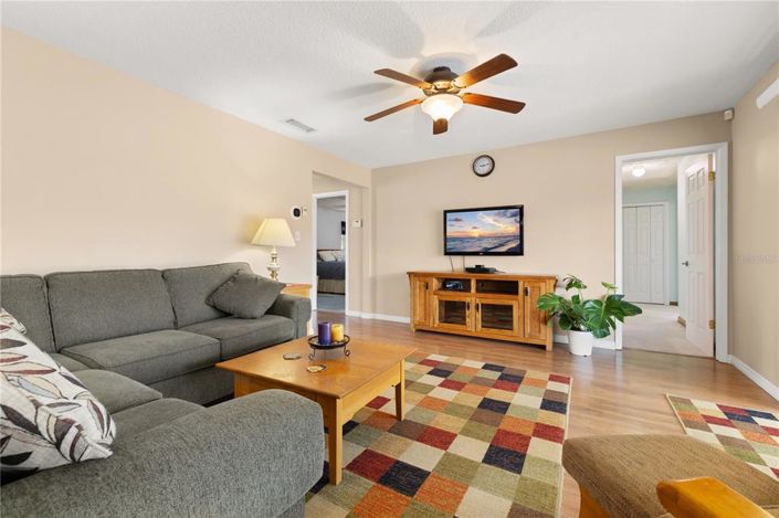 Image No.15-4 Bed House for sale