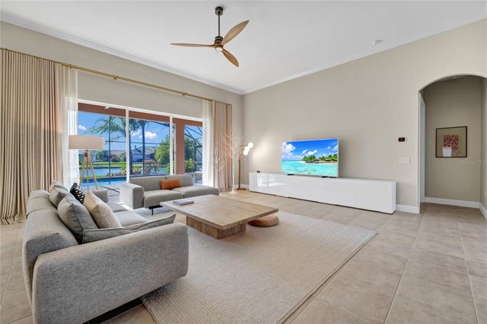 Image No.11-3 Bed House for sale