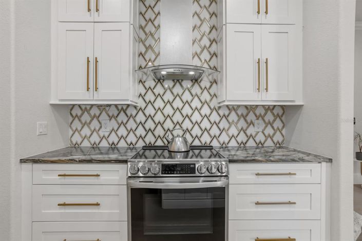 Image No.24-5 Bed House for sale