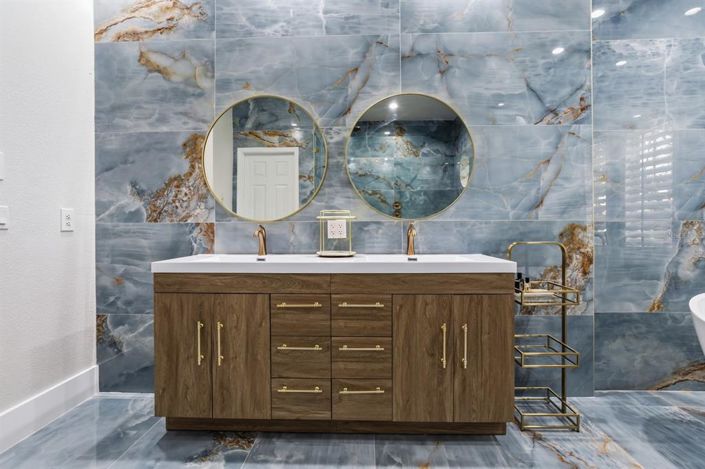 Image No.42-5 Bed House for sale