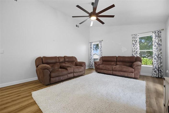 Image No.21-3 Bed House for sale