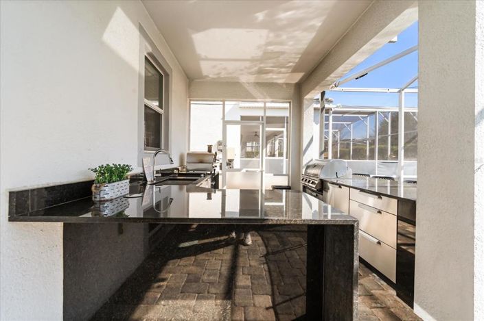 Image No.41-6 Bed House for sale