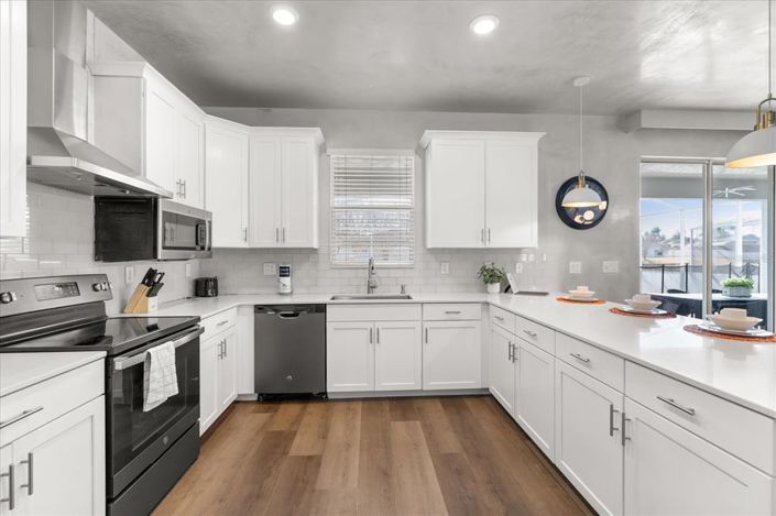 Image No.8-6 Bed House for sale