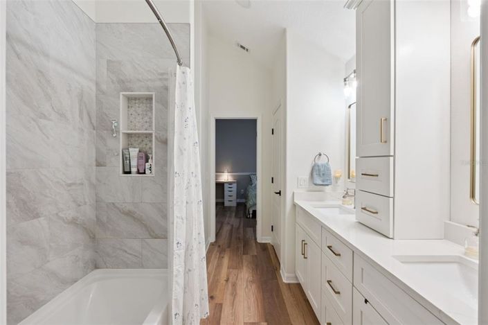 Image No.25-3 Bed Townhouse for sale