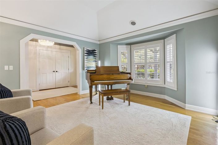 Image No.8-4 Bed House for sale