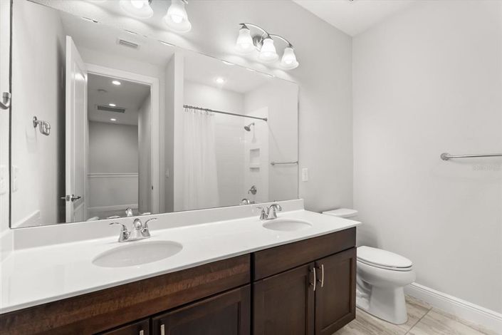 Image No.25-3 Bed Townhouse for sale