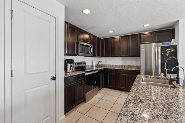 Image No.10-3 Bed House for sale