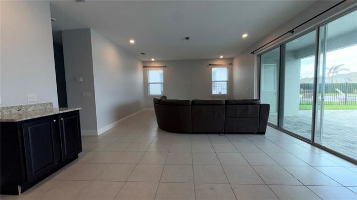 Image No.17-5 Bed House for sale